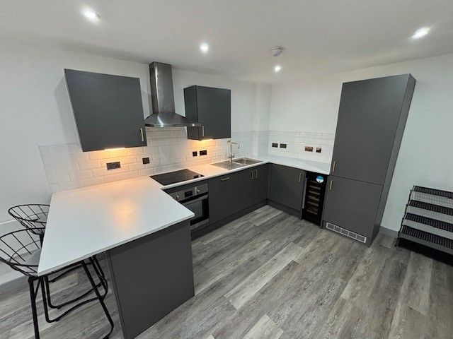 Property photo 2 of 6 Kitchen 1