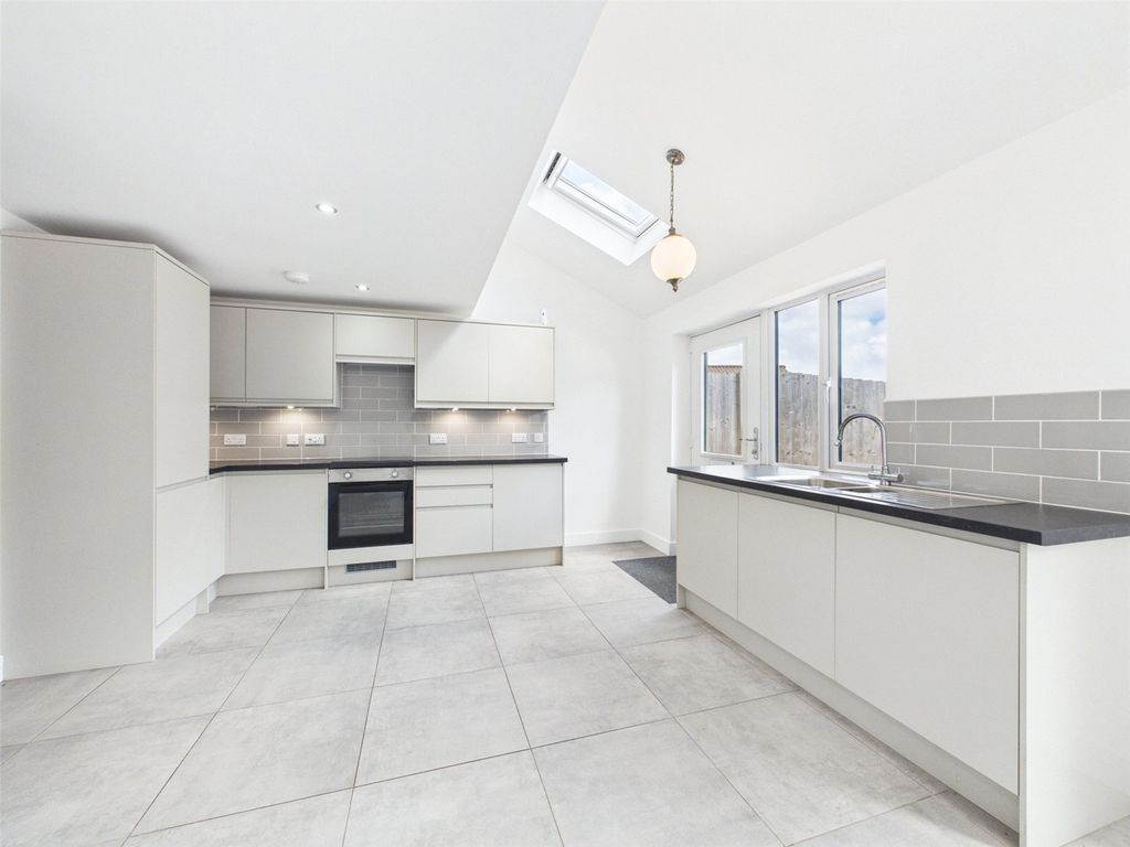 Property photo 3 of 18 Picture No. 13