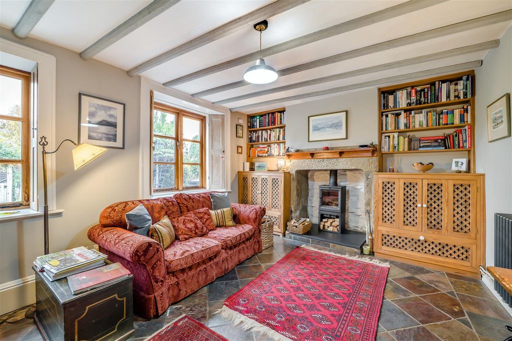 Property photo 2 of 32