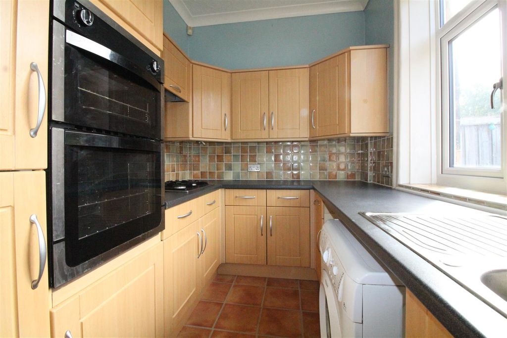Property photo 3 of 9 Kitchen