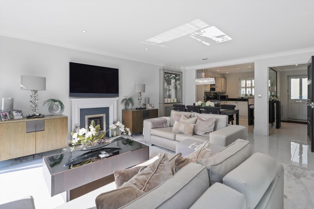 Property photo 2 of 13 Image