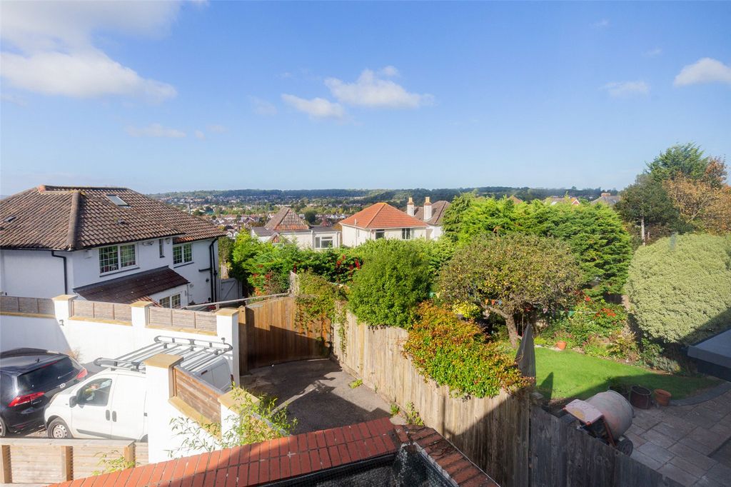 Property photo 2 of 23 Picture No. 27