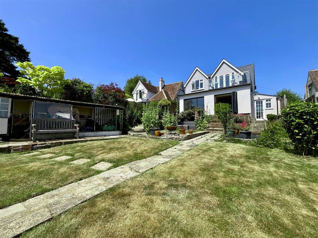 Property photo 1 of 28