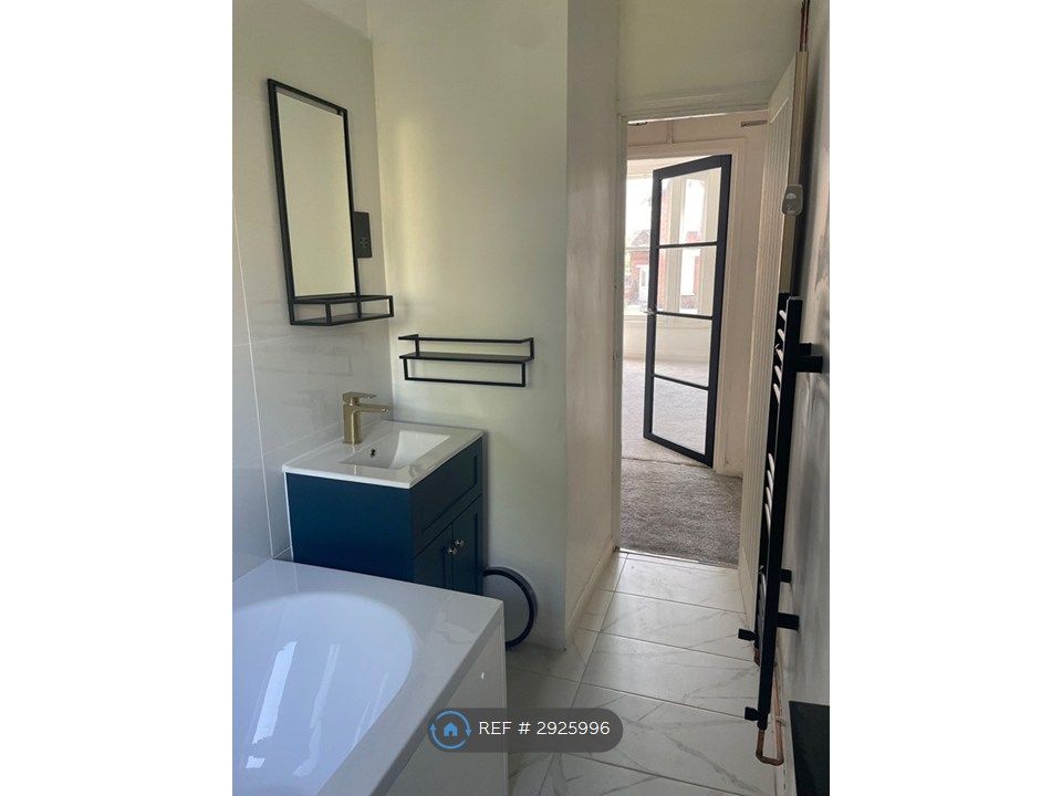 Property photo 1 of 7 Bathroom