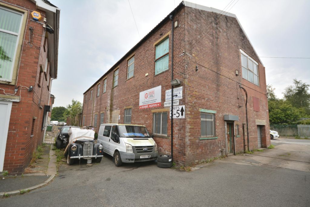 Property photo 2 of 10 External