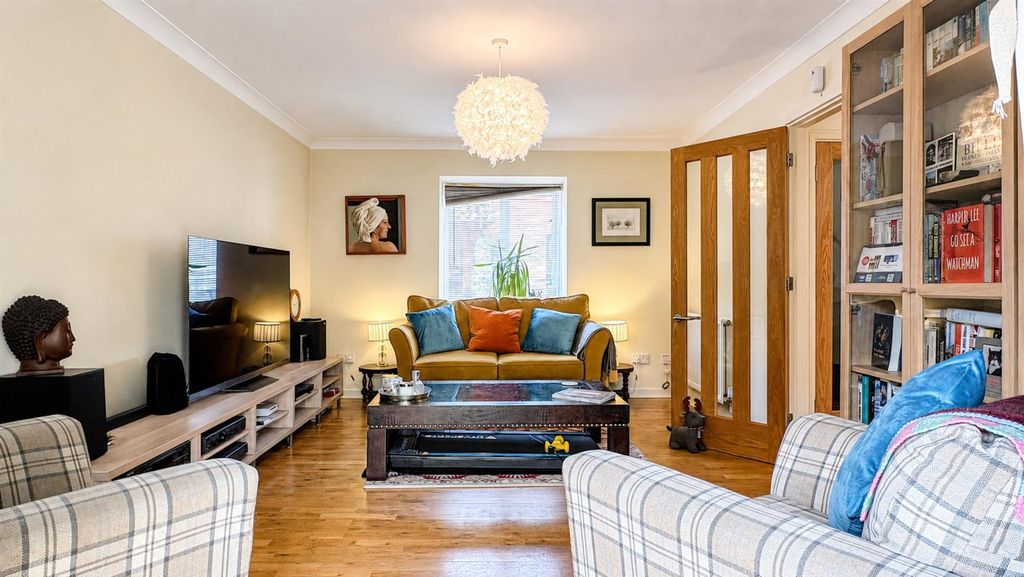 Property photo 2 of 14 Juniper Lane, E6 House For Sale By Barrain London