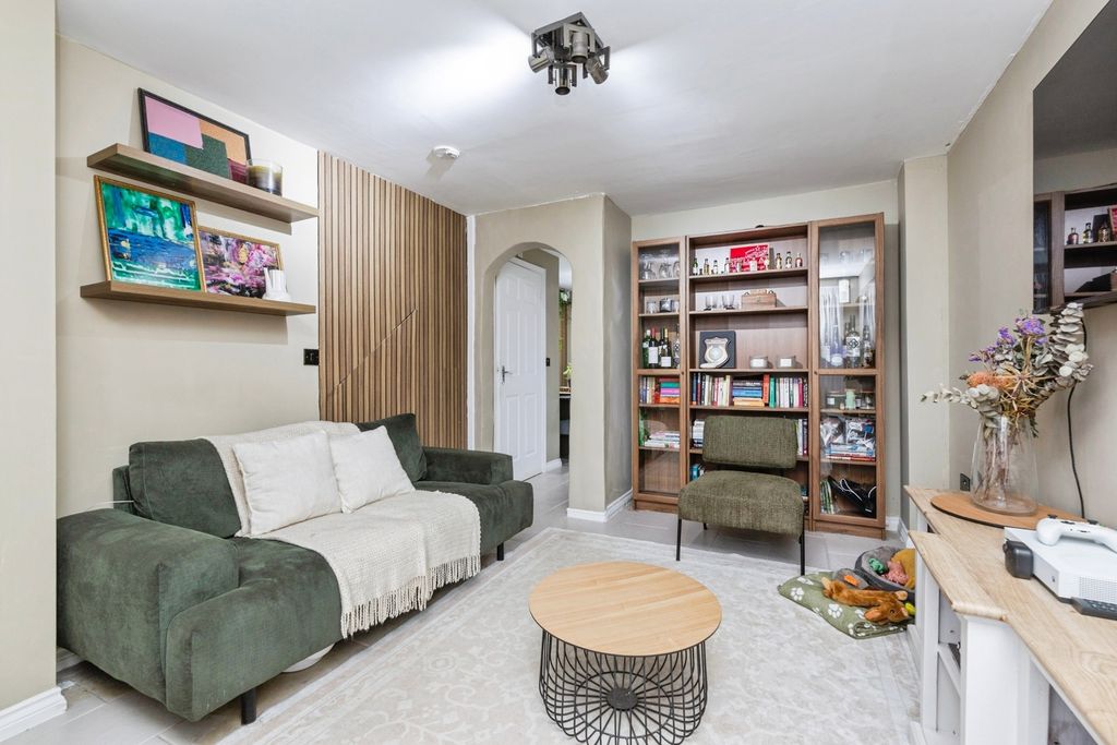 Property photo 3 of 18 Pbox-Img.Jpg