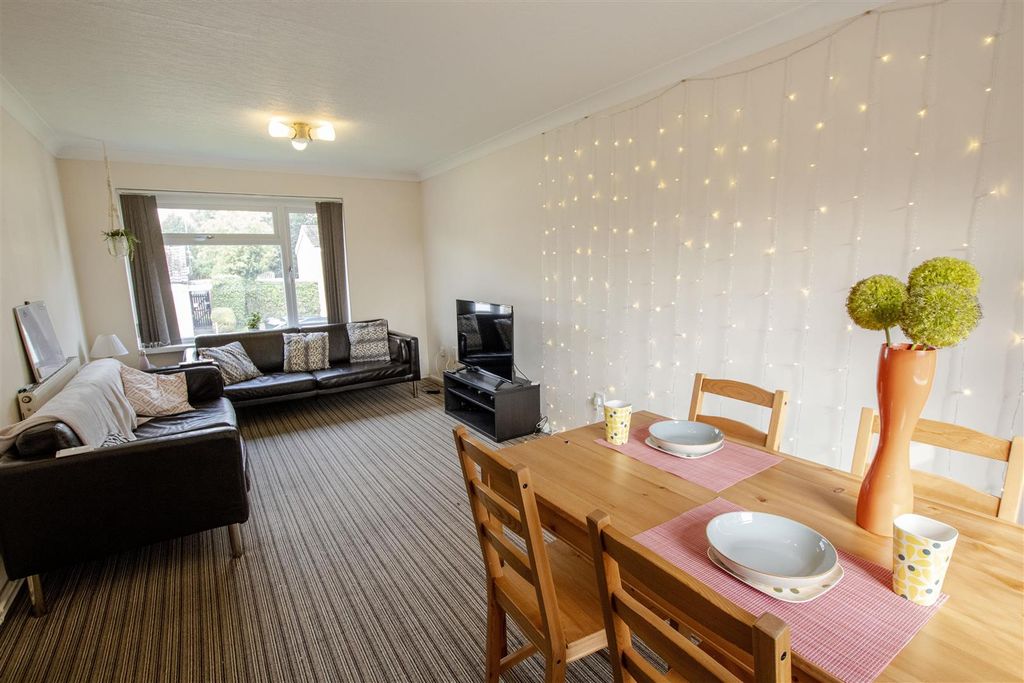 Property photo 1 of 6 Approach