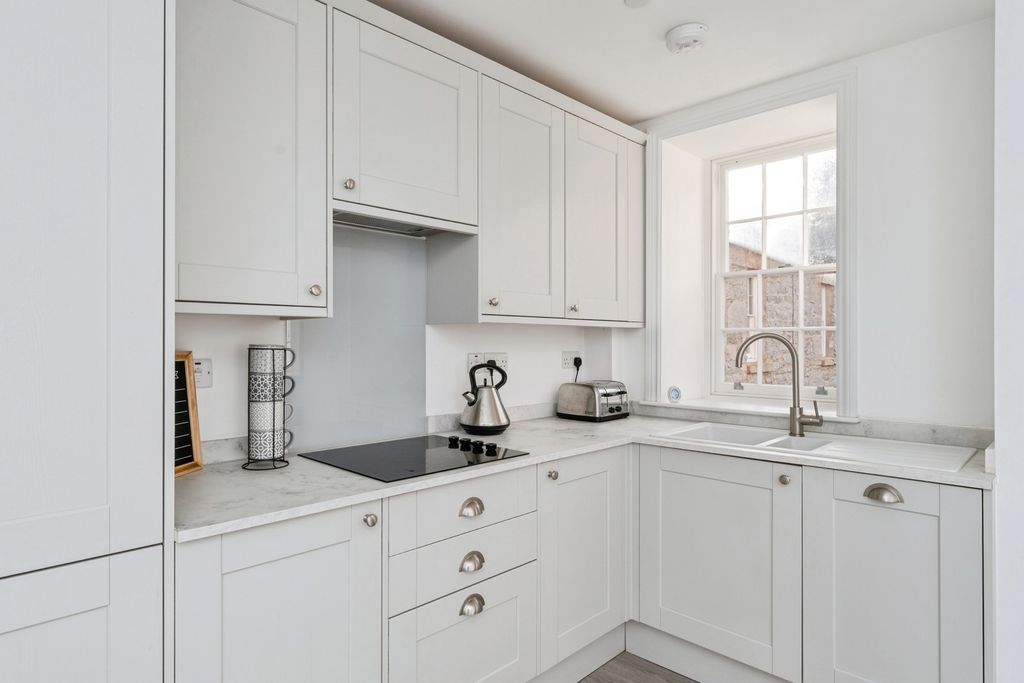 Property photo 2 of 9 Kitchen