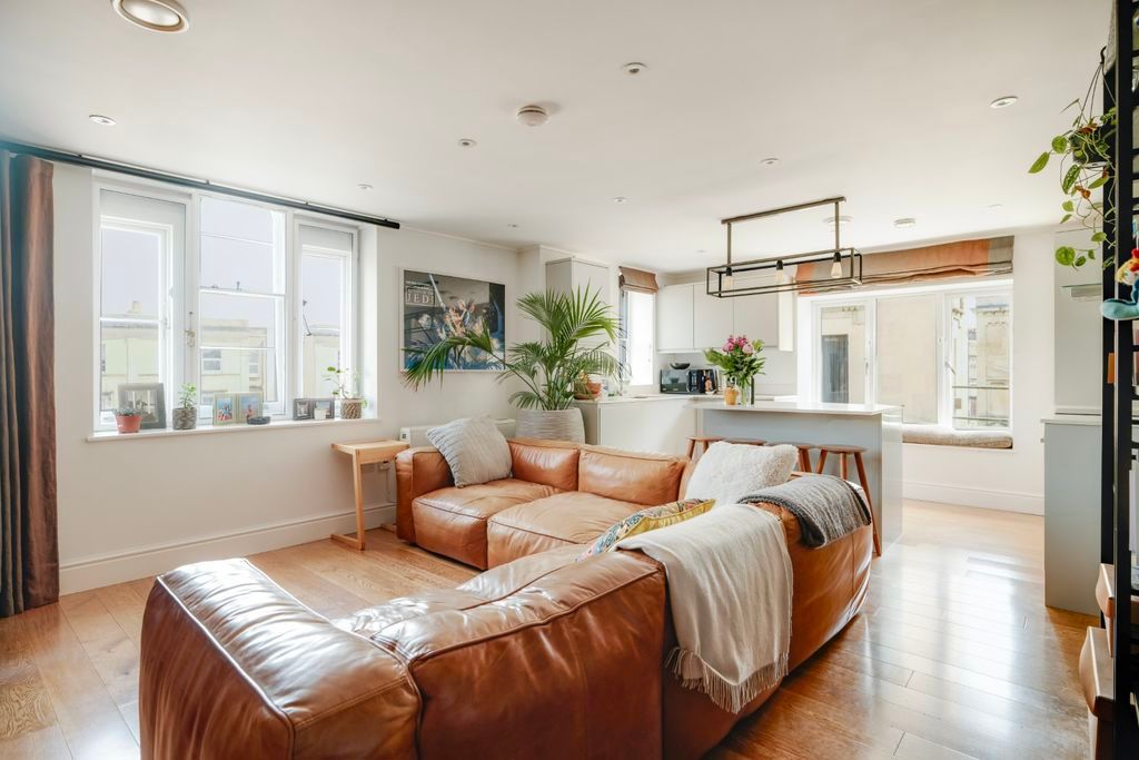 Property photo 1 of 16 Sitting Room