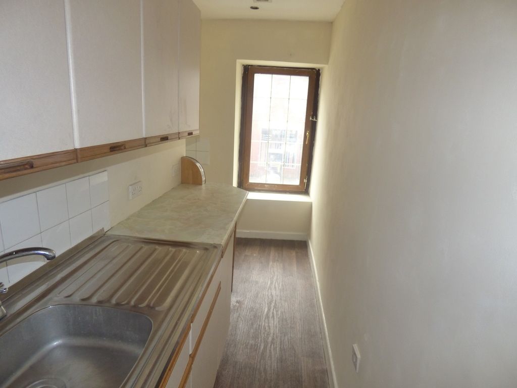 Property photo 3 of 6 Kitchen