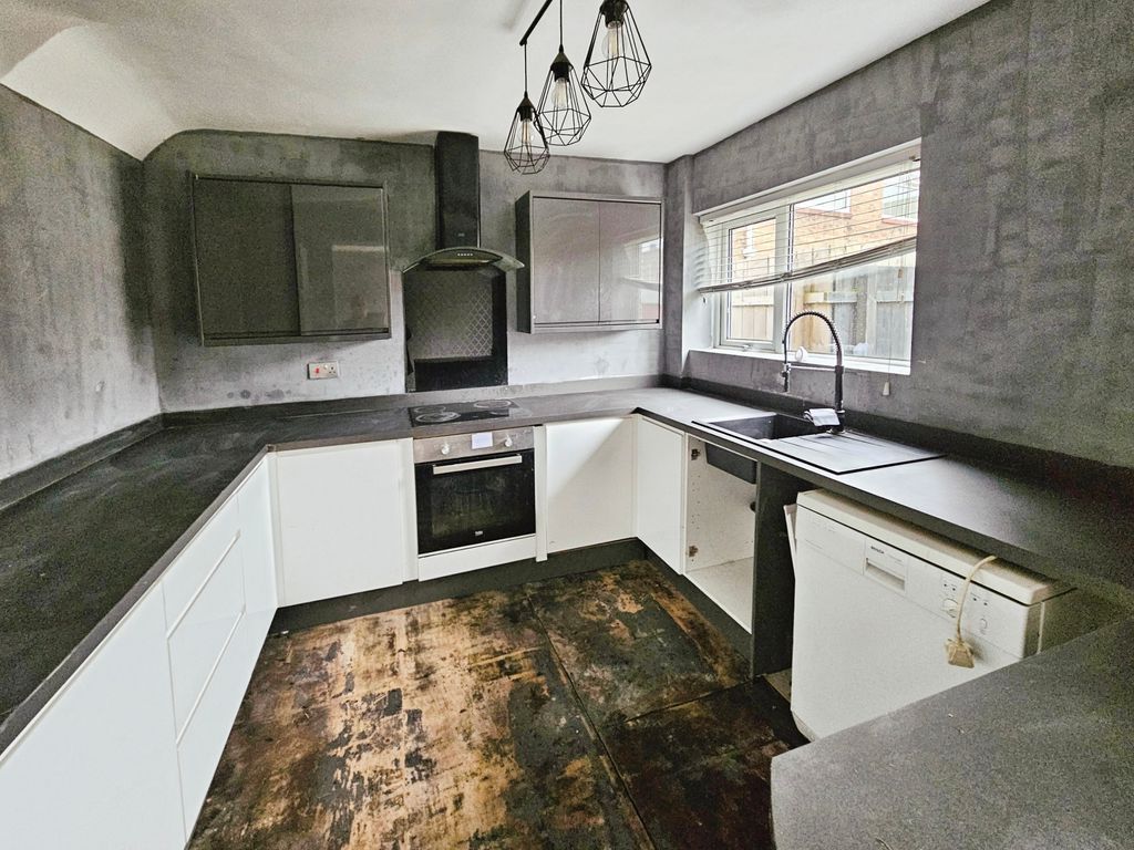 Property photo 3 of 9 Photo 9