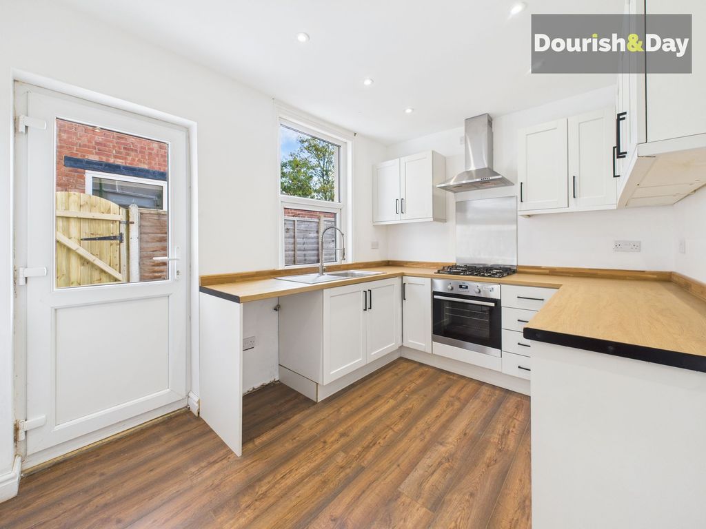 Property photo 3 of 15 Kitchen