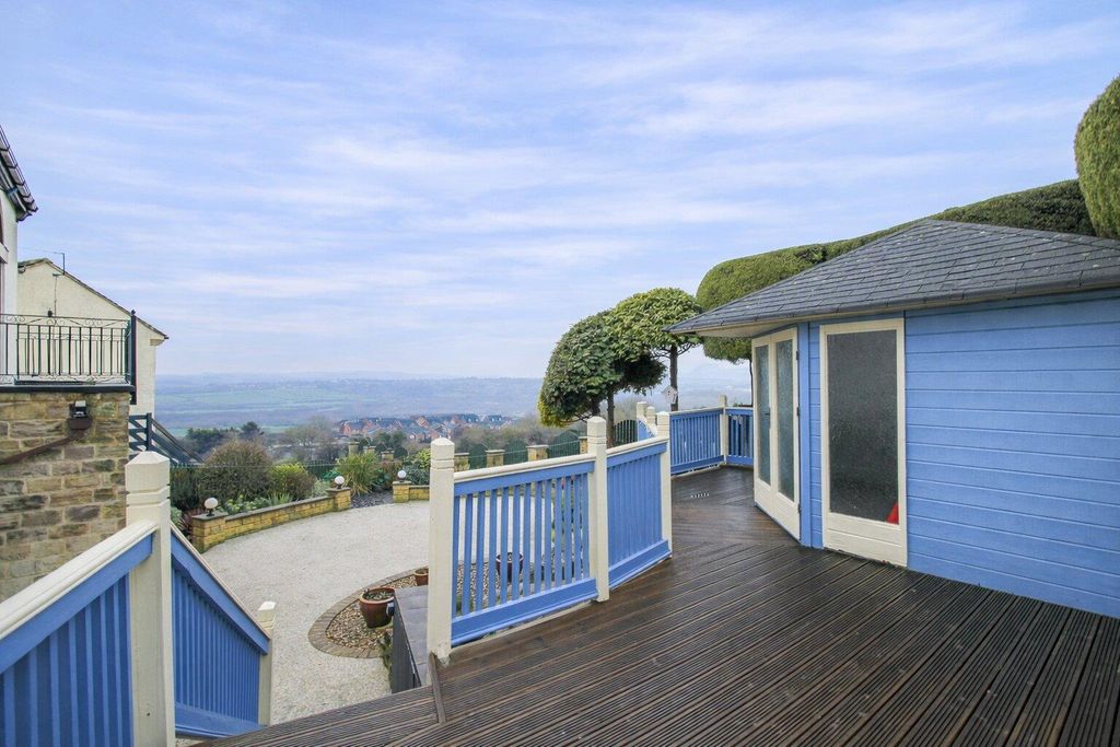 Property photo 2 of 27