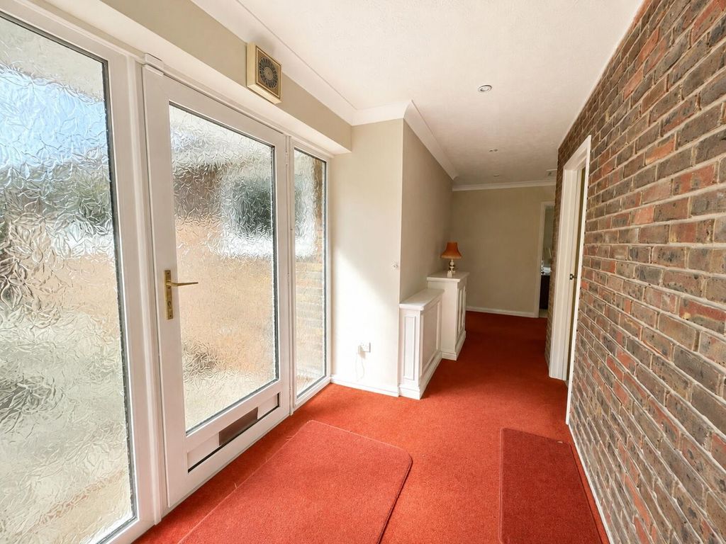 Property photo 3 of 43 Entrance Hall