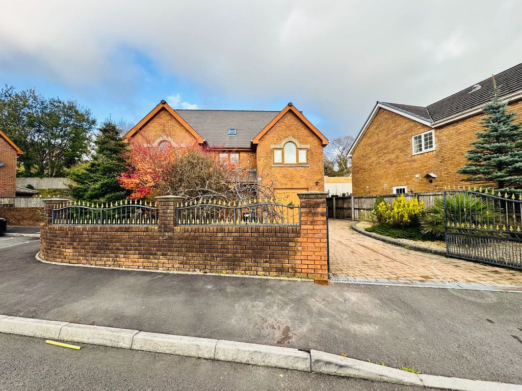 Property photo 2 of 41