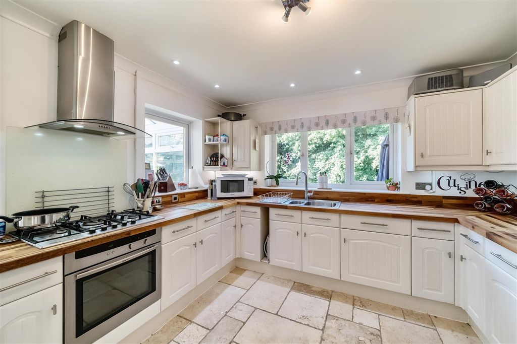 Property photo 2 of 13 Kitchen/Breakfast Room