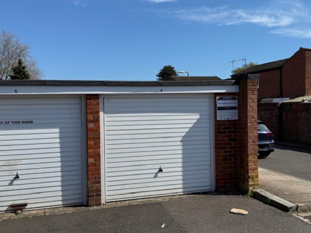 Property photo 3 of 6 Garages