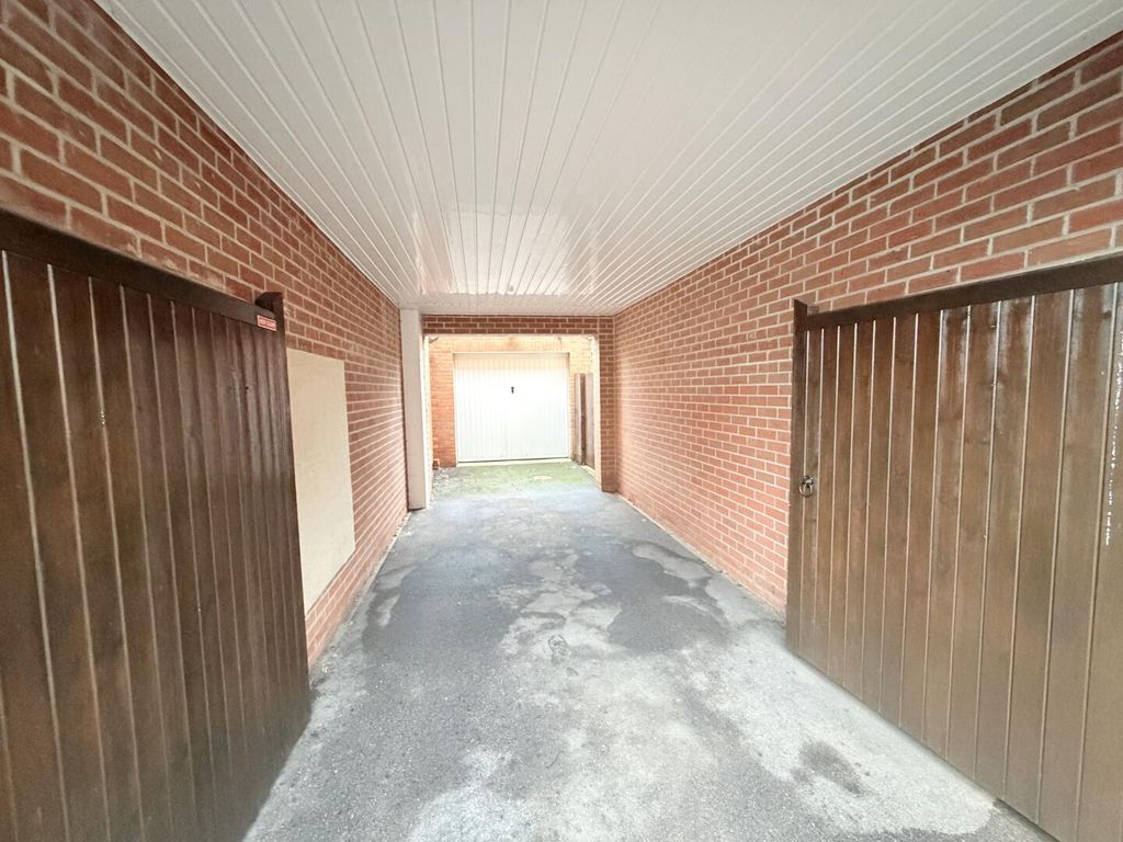 Property photo 3 of 13 Garage