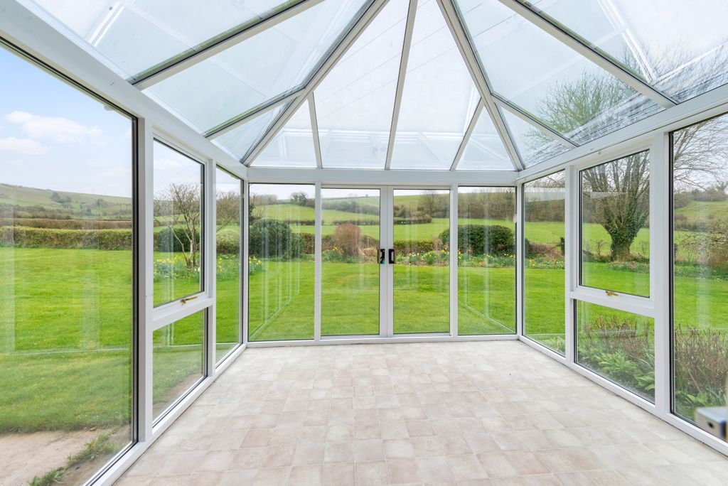 Property photo 3 of 18 Conservatory