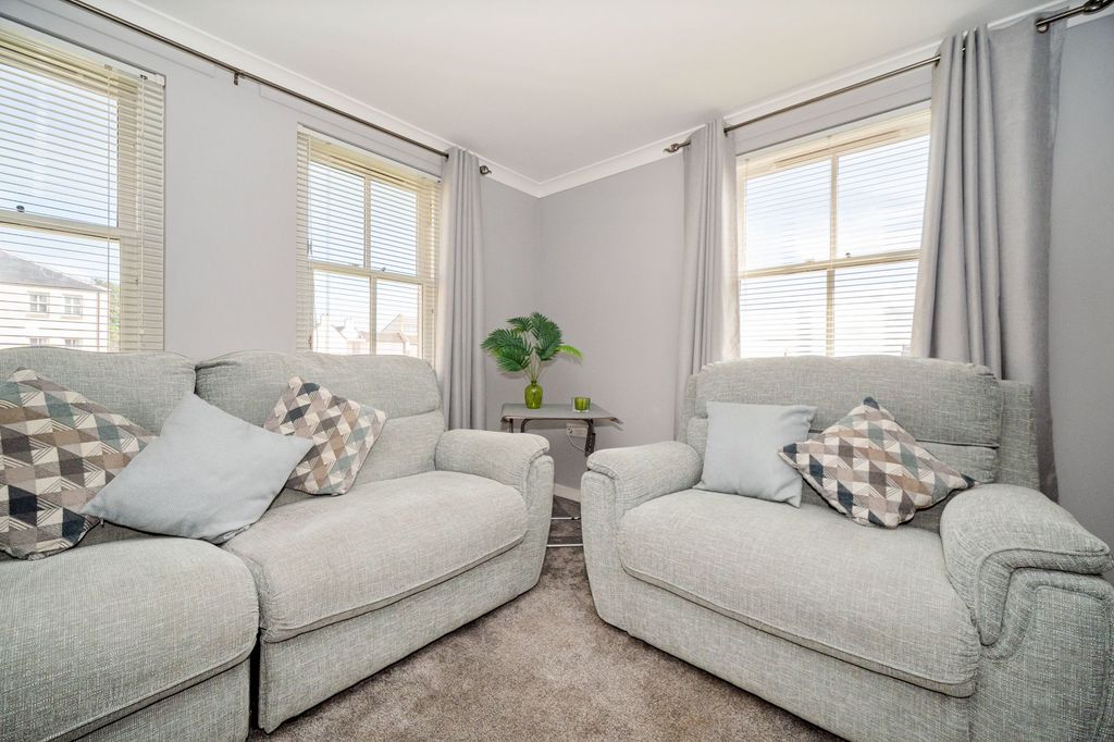 Property photo 2 of 21 Lounge