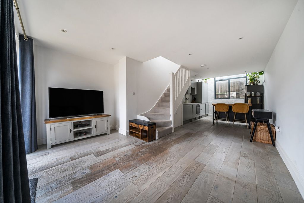 Property photo 2 of 13 1417240-1-6995F4F...