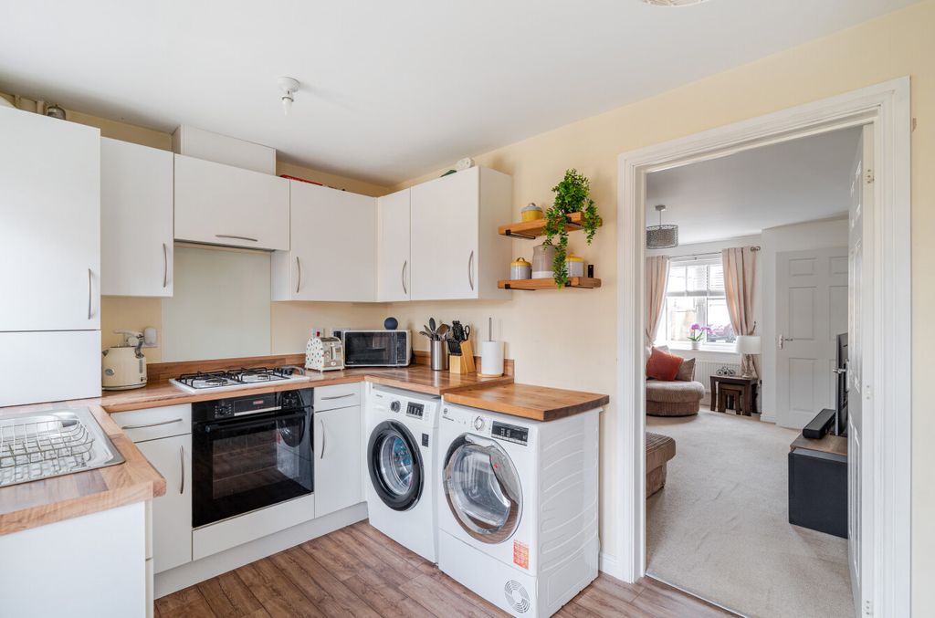 Property photo 2 of 18 1331854-11-688A38...