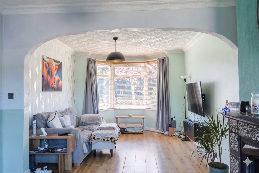 Property photo 3 of 13 Lounge Area