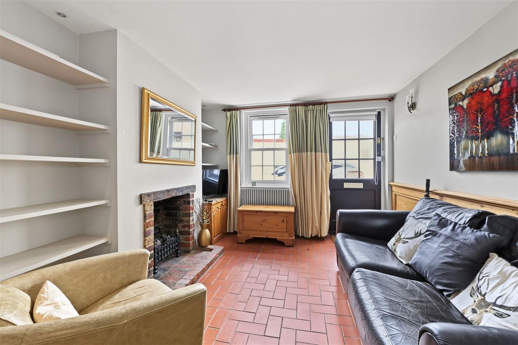 Property photo 3 of 14 17 Queen Street (2).Jpg