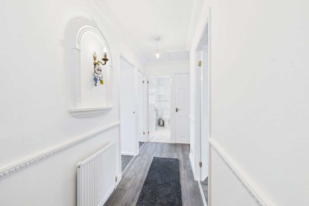 Property photo 2 of 17 Entrance Hallway