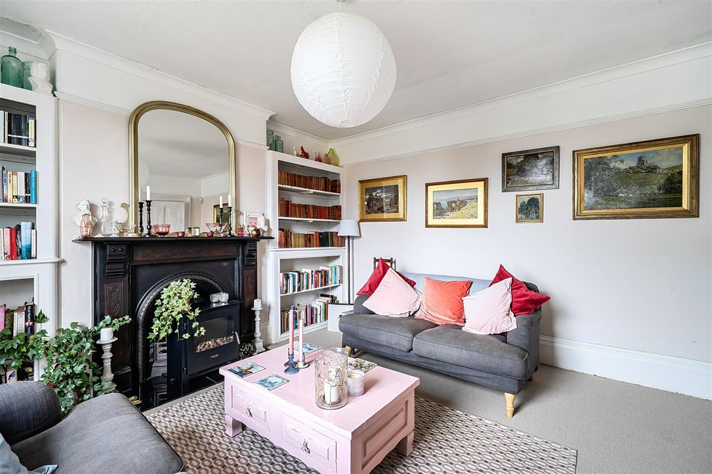 Property photo 3 of 31 Sitting Room
