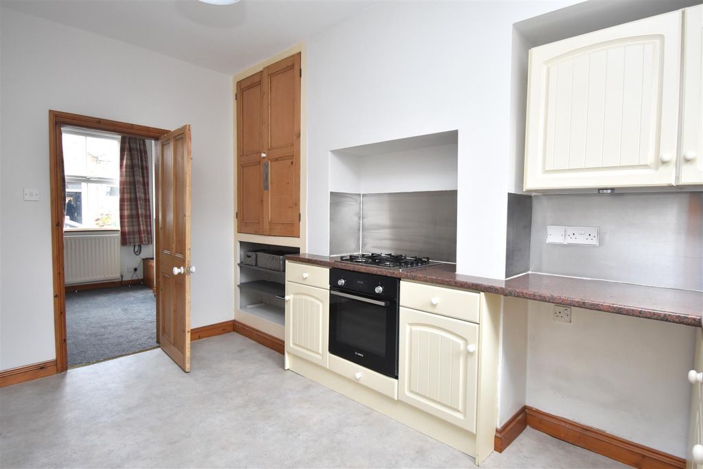 Property photo 3 of 9 Kitchen
