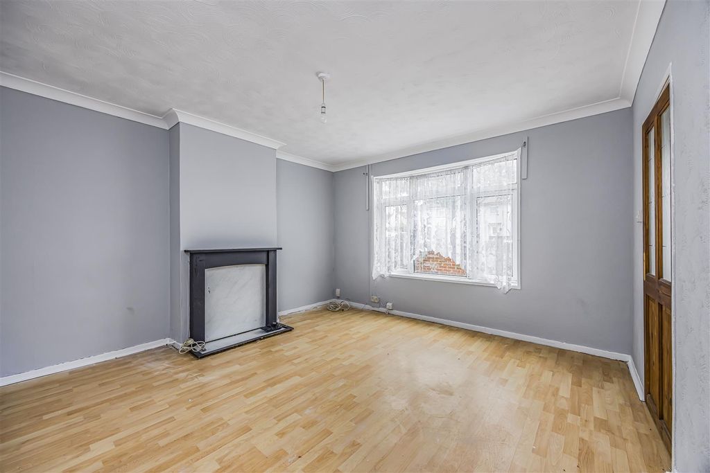 Property photo 3 of 20 9 Blakemere Crescent, Paulsgrove-Porticomarketing-