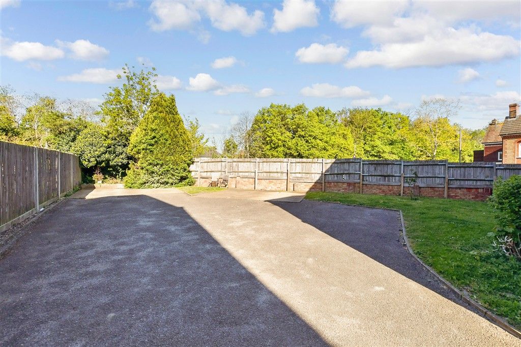 Property photo 2 of 12 Driveway/Parking