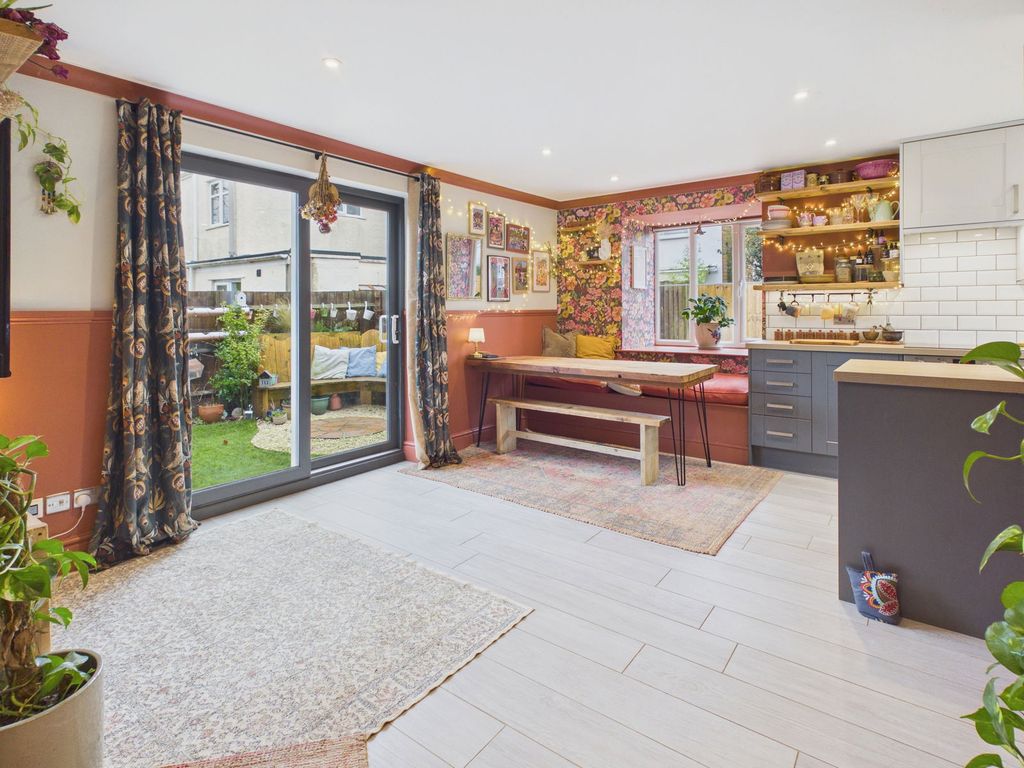 Property photo 2 of 28