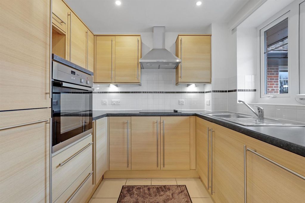 Property photo 3 of 13 09-9Ae7Jhmcsr - 20 Yew Tree Court - 25-Medium.Jpg