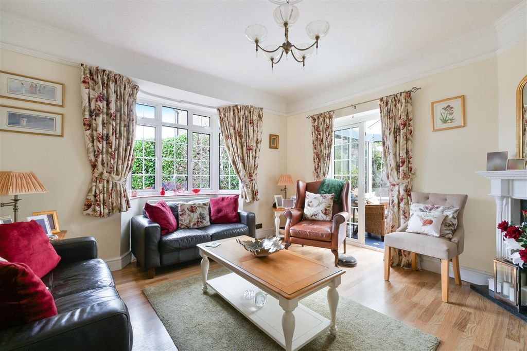 Property photo 2 of 30 Josephine Close (9).Jpg