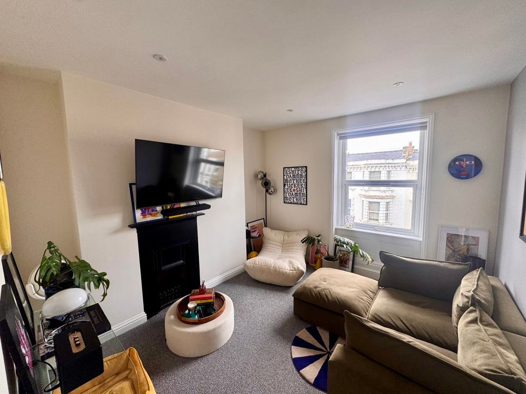 Property photo 2 of 6