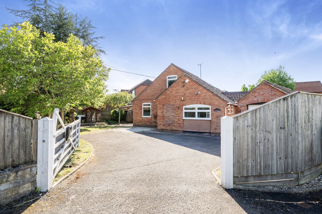 Property photo 1 of 24 .