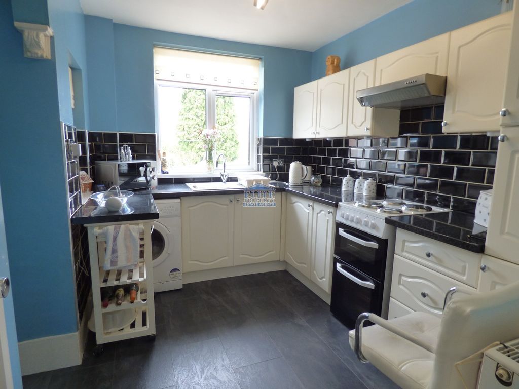 Property photo 2 of 14 Kitchen