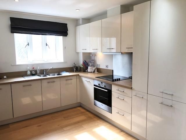 Property photo 3 of 6 Kitchen