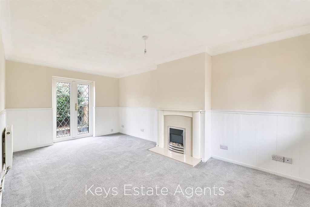 Property photo 2 of 16 Lounge