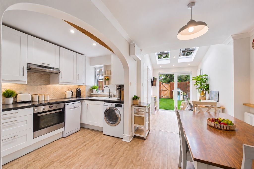 Property photo 2 of 15 Kitchen Diner New