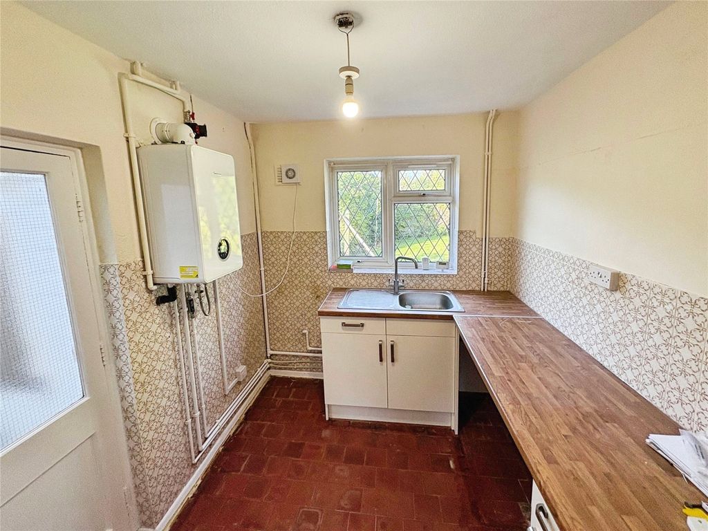 Property photo 3 of 7 Kitchen