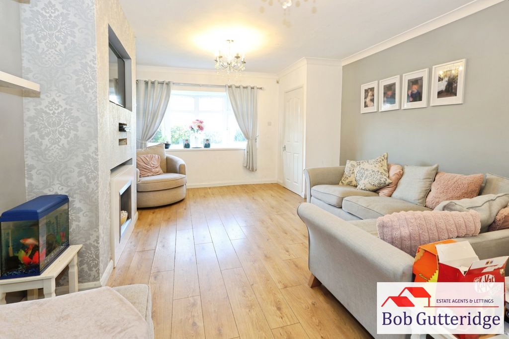 Property photo 3 of 15 Lounge