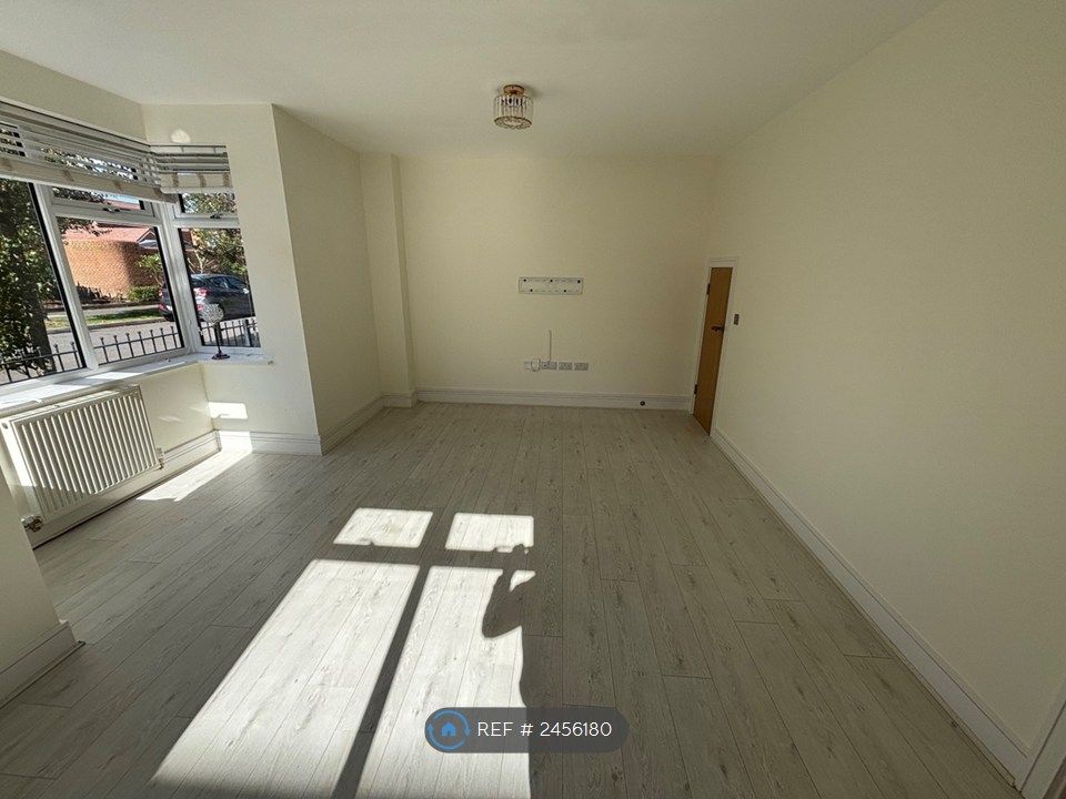 Property photo 3 of 35 Living Room