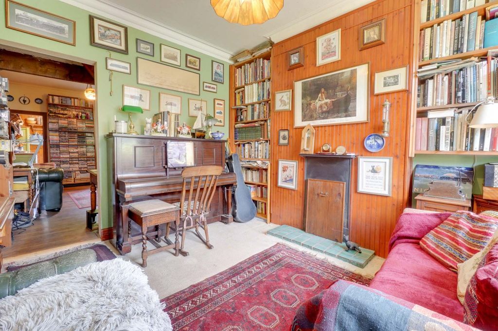 Property photo 2 of 18