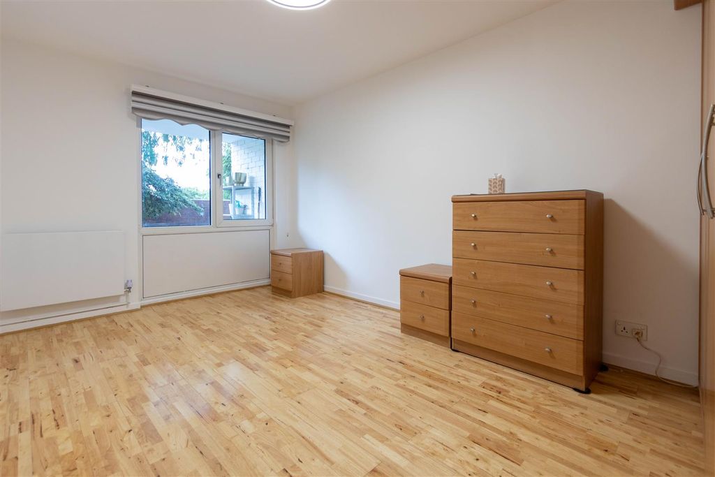 Property photo 3 of 7 Bedroom.Jpg