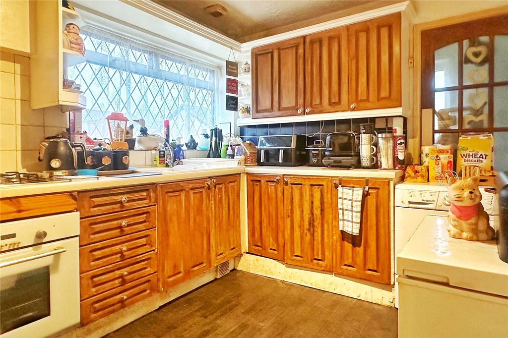 Property photo 2 of 16 Kitchen