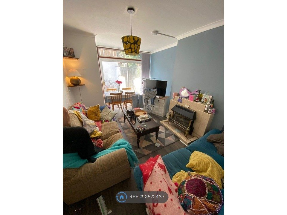 Property photo 3 of 4 Living Room